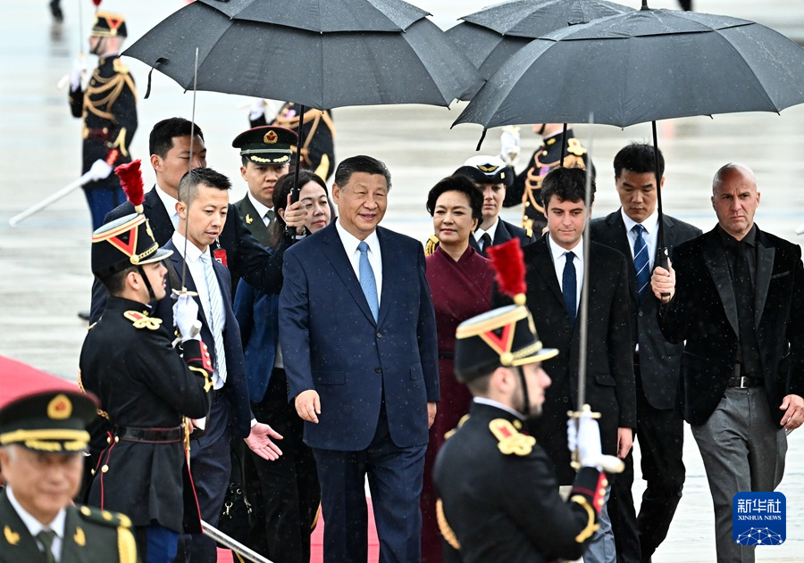 當(dāng)?shù)貢r間5月5日下午,國家主席習(xí)近平乘專機(jī)抵達(dá)巴黎,應(yīng)法蘭西共和國總統(tǒng)馬克龍邀請,對法國進(jìn)行國事訪問。