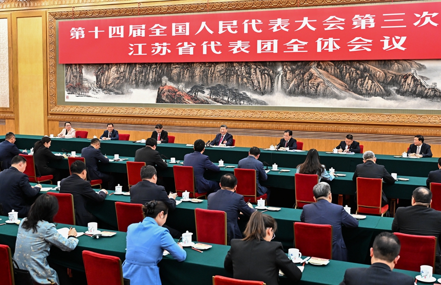 ??3月5日下午,中共中央總書記、國家主席、中央軍委主席習(xí)近平參加他所在的十四屆全國人大三次會(huì)議江蘇代表團(tuán)審議。